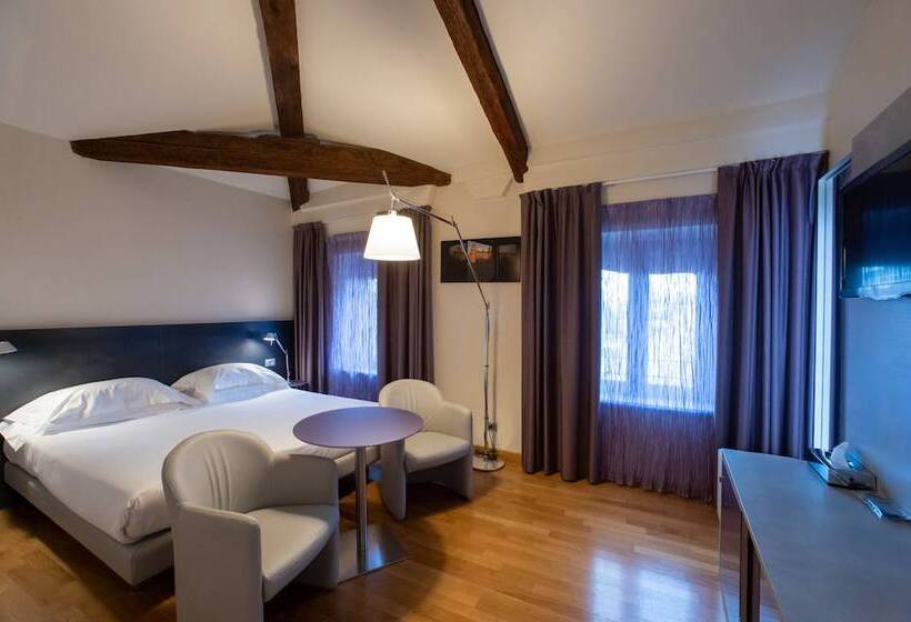 اتاق سوپریور با چشمانداز شهر, Annunziata