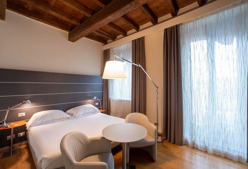 اتاق سوپریور با چشمانداز شهر, Annunziata