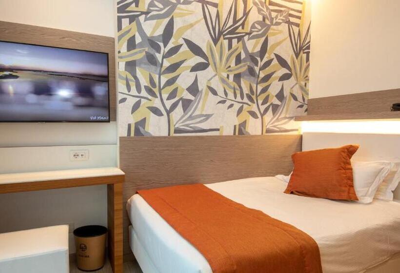 标准单人间, Aurora