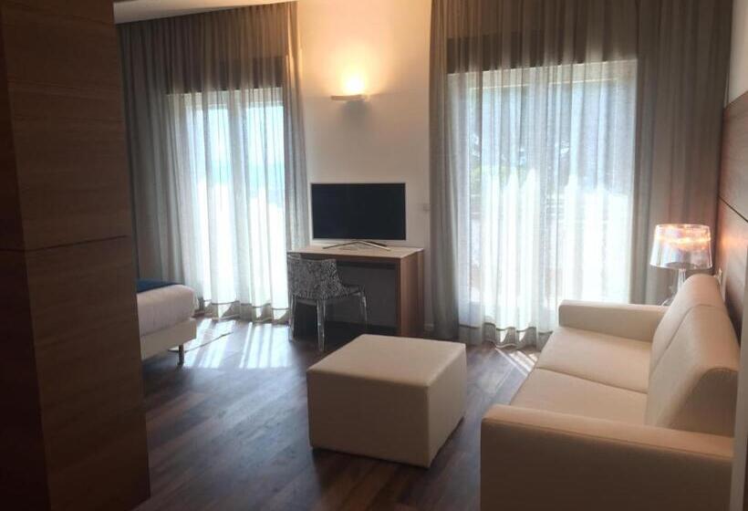 小型套房带海景, Aurora