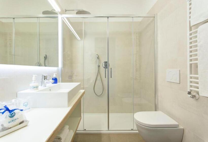 豪华海景房, Aurora