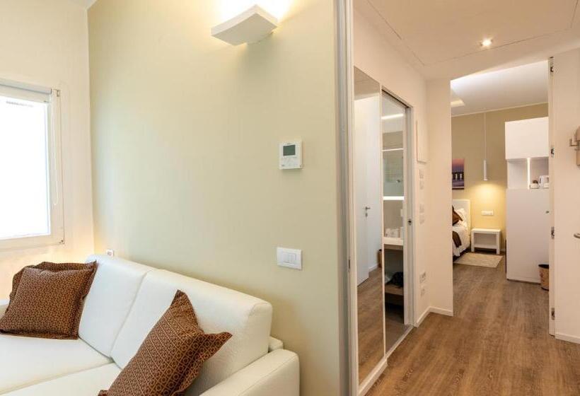 家庭套房, Aurora