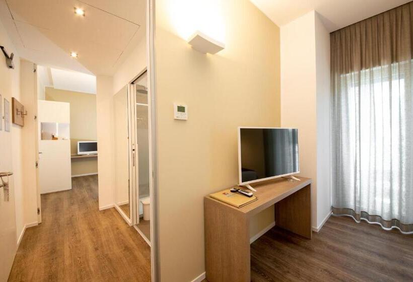 家庭套房, Aurora