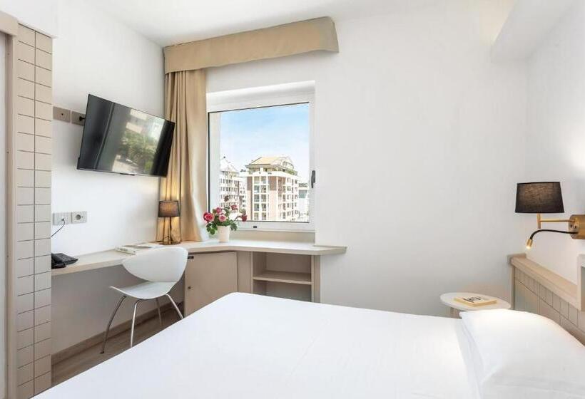 스탠다드 룸, Carlo Felice