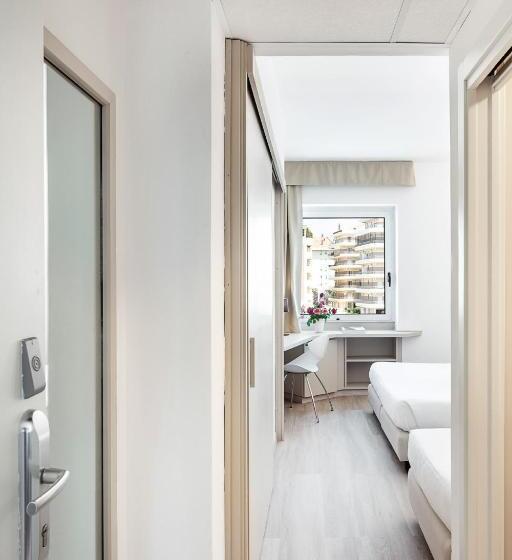 스탠다드 트리플 룸, Carlo Felice