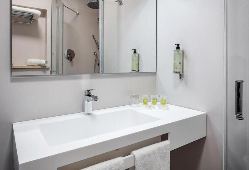 트리플 클래식 룸, Carlo Felice