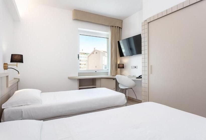 트리플 클래식 룸, Carlo Felice