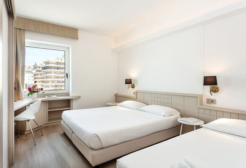 스탠다드 트리플 룸, Carlo Felice