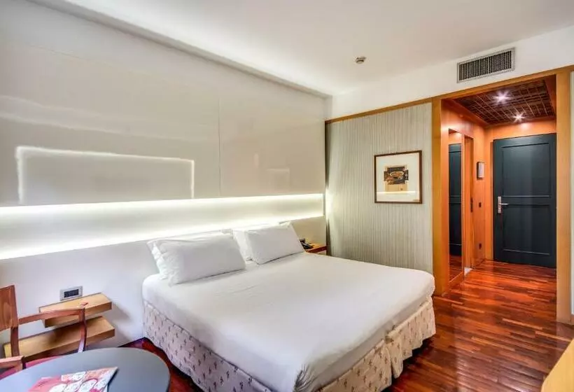 Executive-huone, Della Rotonda
