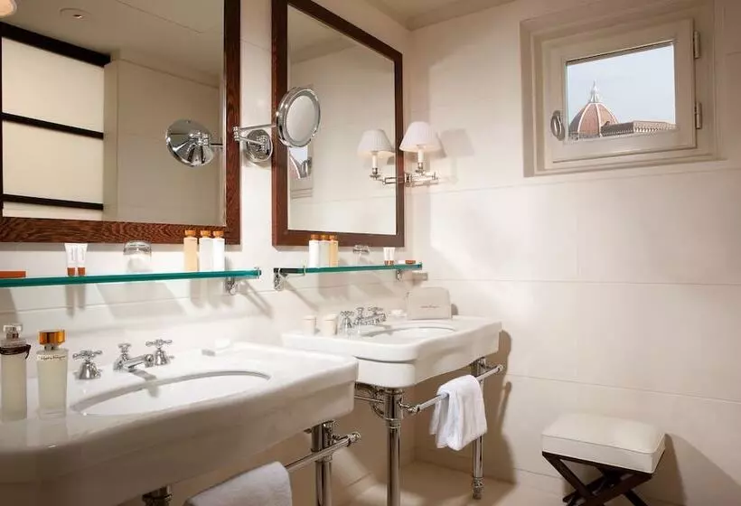 اتاق لوکس, Gallery Hotel Art Lungarno Collection