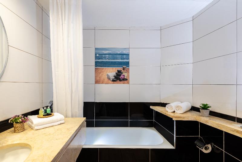 חדר דלוקס לשלושה, Leonardo Club Hotel Dead Sea   All Inclusive