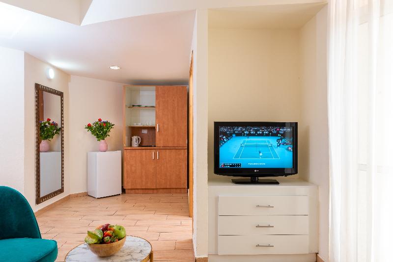 חדר דלוקס לשלושה, Leonardo Club Hotel Dead Sea   All Inclusive