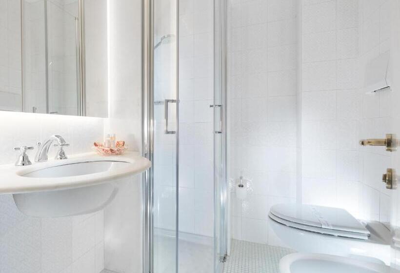 اتاق خانوادگی, Milton Rimini