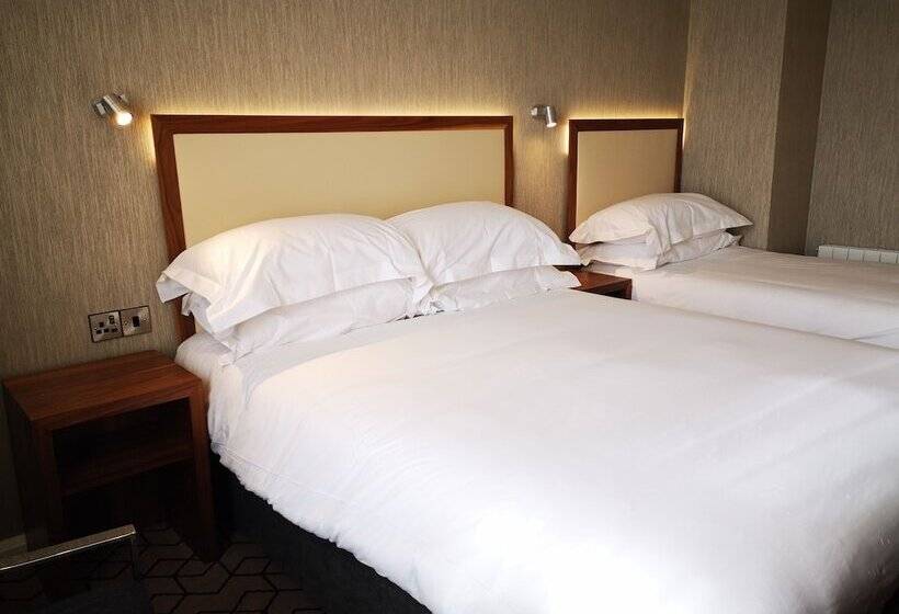 غرفة قياسية ثلاثية, The Victoria