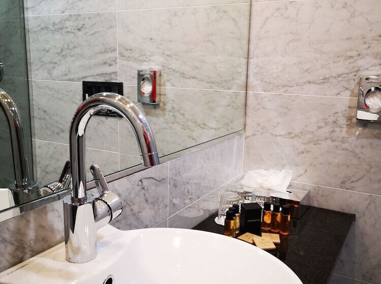 غرفة قياسية فردية, The Victoria