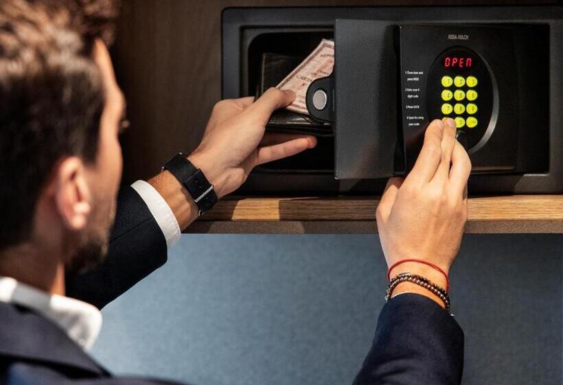 سوییت جونیور, Novotel Parma Centro