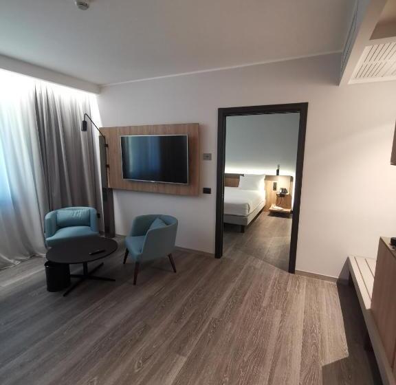 سوییت جونیور, Novotel Parma Centro