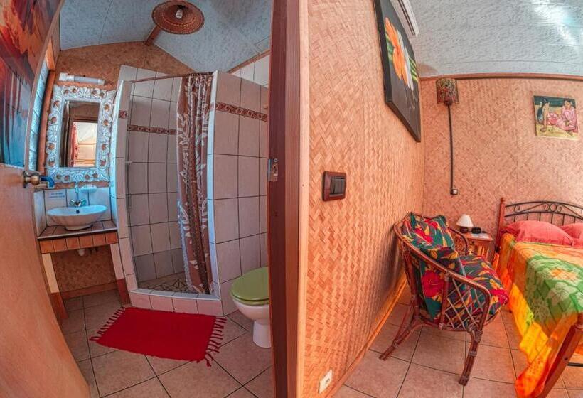 اتاق استاندارد سه نفره, Inaiti Lodge