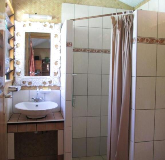 اتاق استاندارد سه نفره, Inaiti Lodge