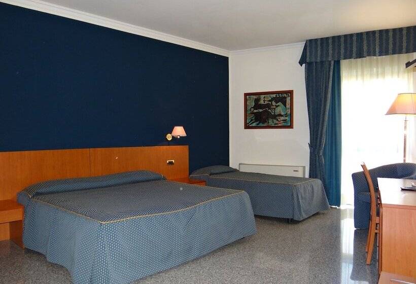 חדר קומפורט לשלושה, 90