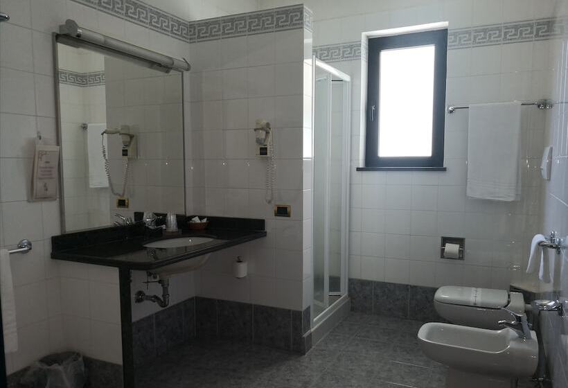 חדר קומפורט, 90