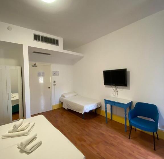 חדר סטנדרט לשלושה עם מרפסת, Il Gabbiano Palinuro