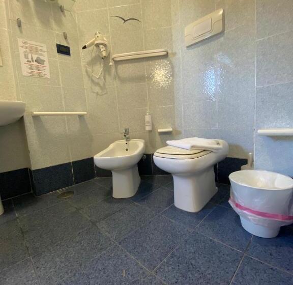 חדר סטנדרט לשלושה עם מרפסת, Il Gabbiano Palinuro