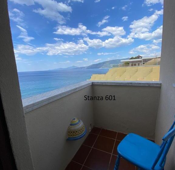 חדר סטנדרט לשלושה עם מרפסת, Il Gabbiano Palinuro