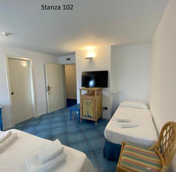 חדר סטנדרט לשלושה עם נוף לבריכה, Il Gabbiano Palinuro