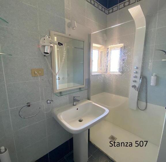 חדר סטנדרט לשלושה עם מרפסת, Il Gabbiano Palinuro