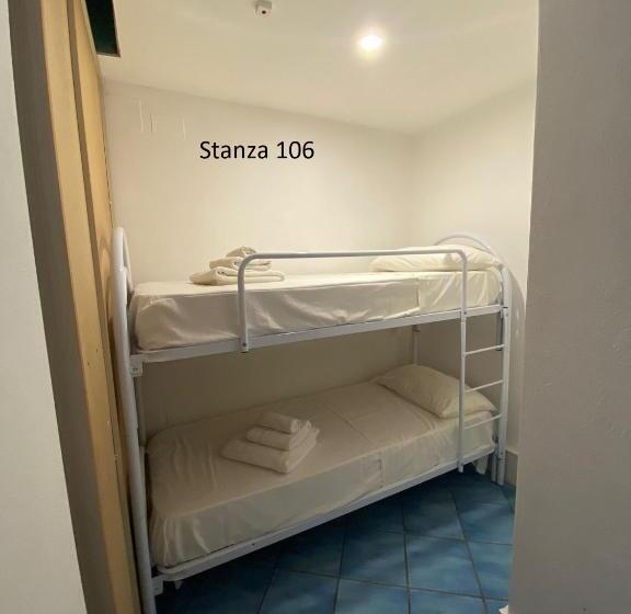 חדר לארבעה סטנדרטי עם נוף לגינה, Il Gabbiano Palinuro