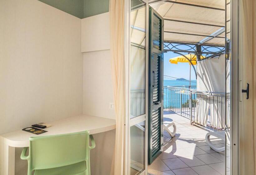 Номер Стандарт Вид на Море, Il Nido