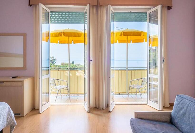 Четырехместный Номер Стандарт Вид на Море, Il Nido