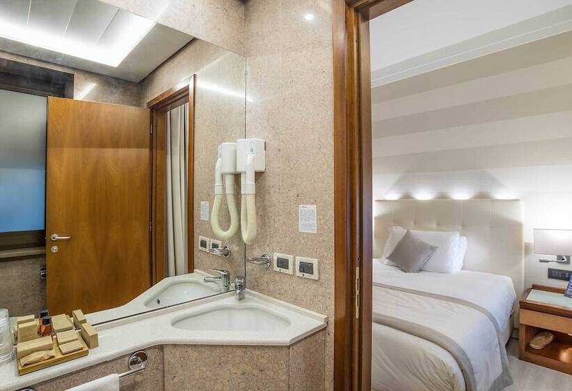 חדר סופריור יחיד, La Giocca