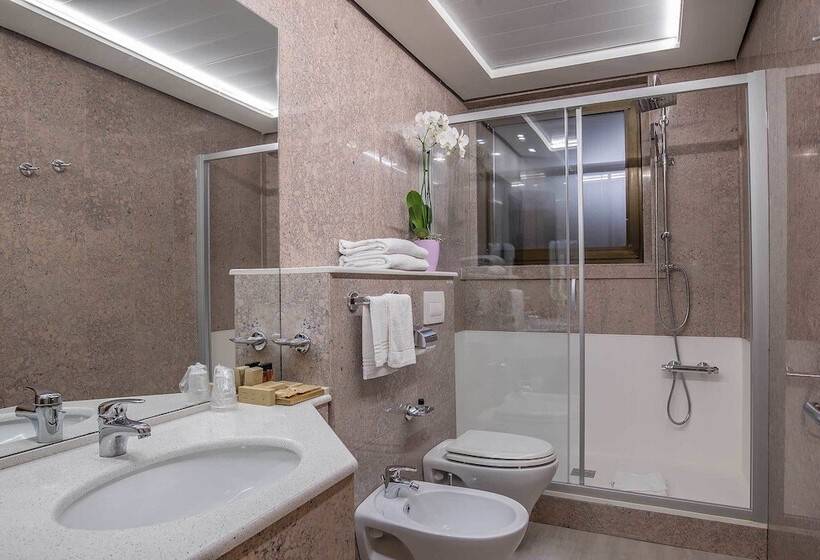 חדר סופריור לשלושה, La Giocca