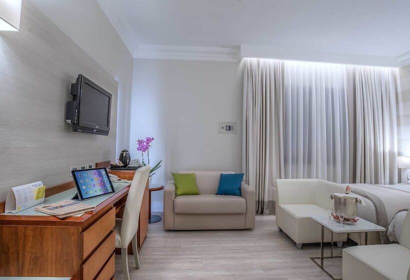 חדר סופריור לשלושה, La Giocca