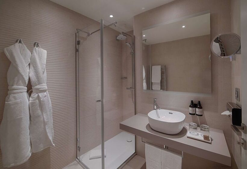 اتاق سوپریور, NH La Spezia