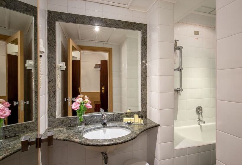 חדר סטנדרט לשלושה, Nord Nuova Roma