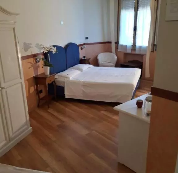 اتاق استاندارد سه نفره, San Felice