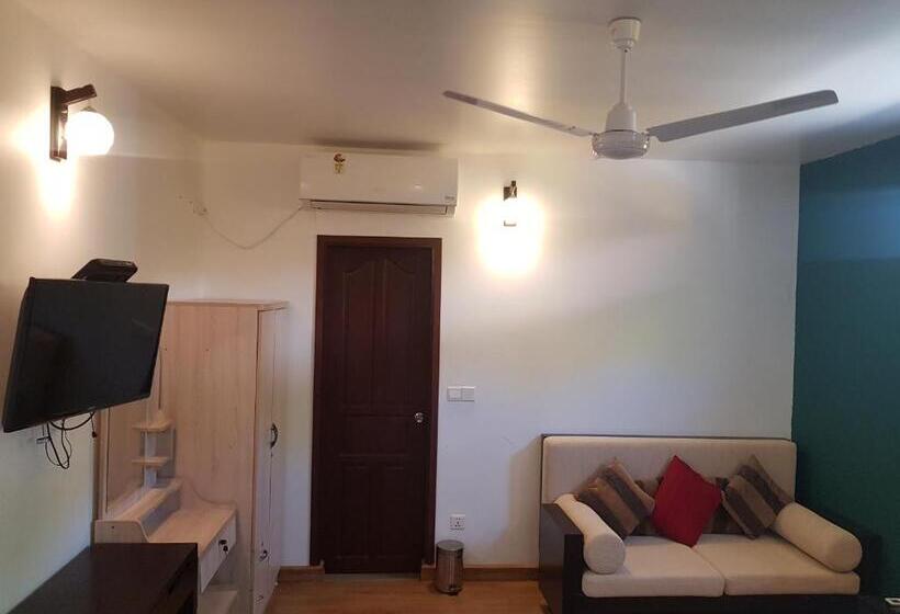 اتاق خانوادگی, Acqua Blu Rasdhoo