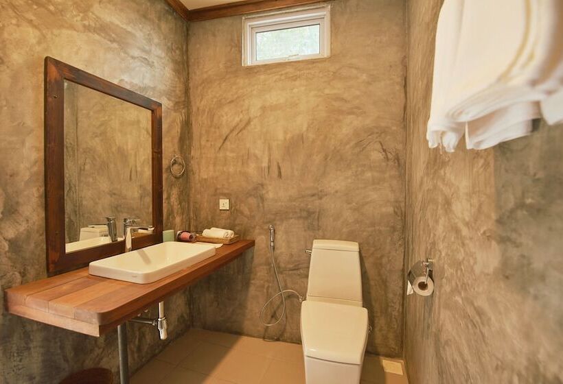 اتاق لوکس با چشم‌انداز دریا, Atollkey