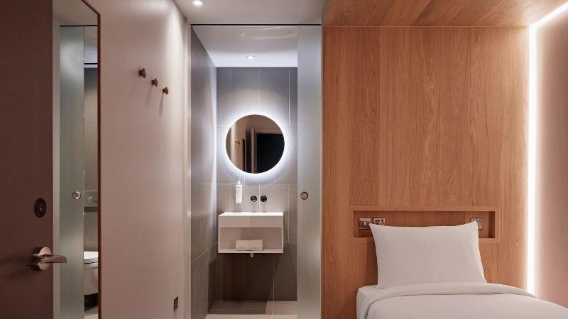 标准间, Montreal Metropolitan, Bw Signature Collection