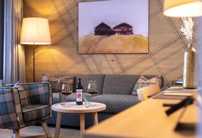 סוויטת ג'וניור עם מרפסת, Defereggental Hotel & Resort