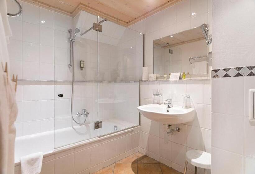 סוויטת ג'וניור עם מרפסת, Defereggental Hotel & Resort