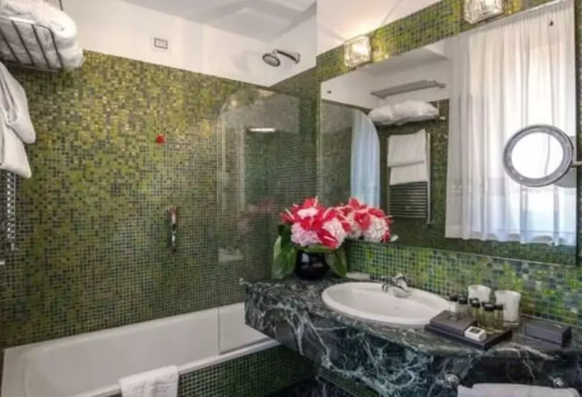 اتاق استاندارد سه نفره, Albergo Del Senato