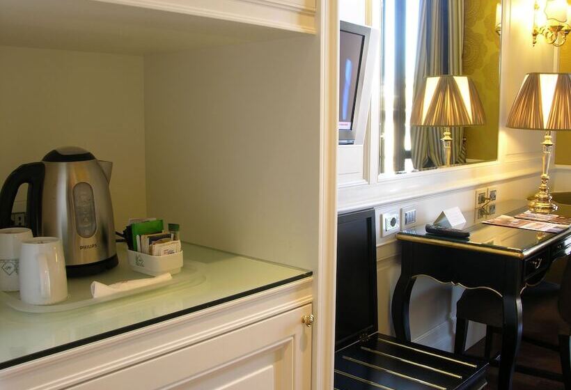 חדר סטנדרט לשלושה, Albergo Del Senato