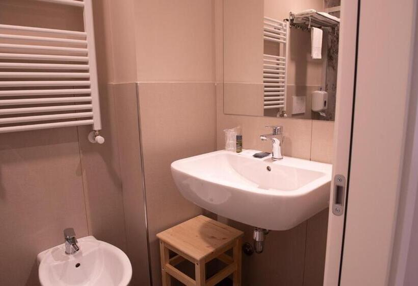 اتاق استاندارد یک نفره, Della Rosa