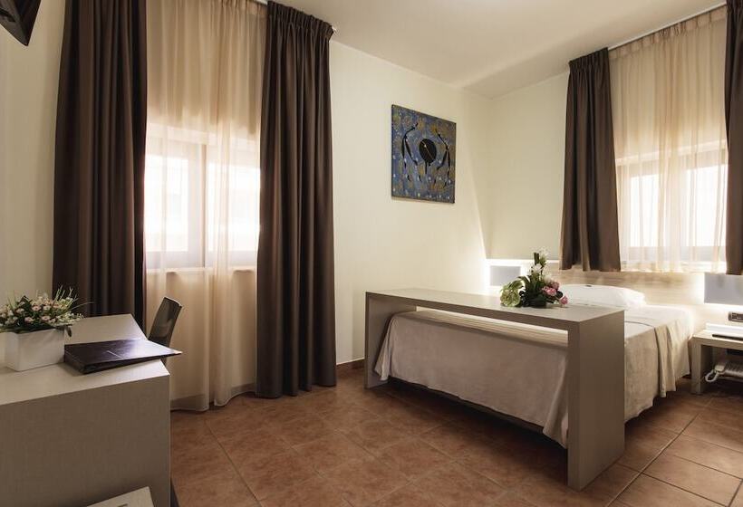 이코노미 룸, Fly