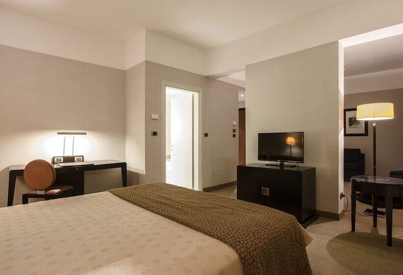 سوییت جونیور, Flyon Hotel & Conference Center
