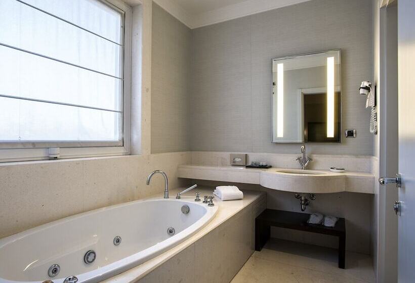 Suite, Flyon Hotel & Conference Center